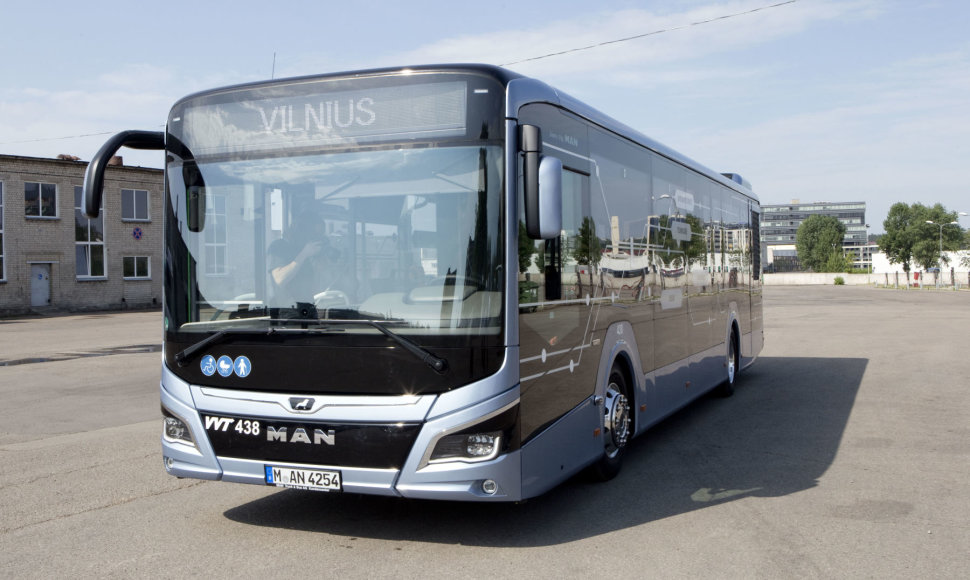 Vilniuje pristatytas testuojamas „MAN Lion‘s City“ hibridinis autobusas