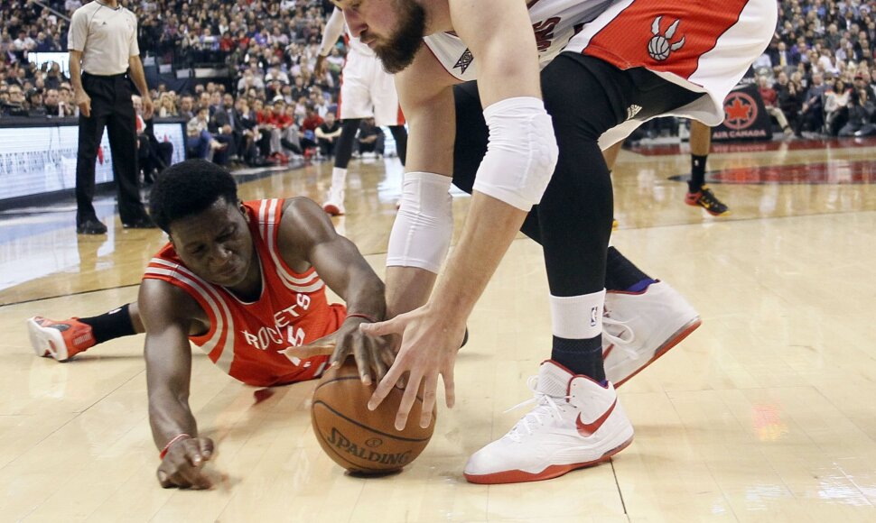 Clintas Capela ir Jonas Valančiūnas