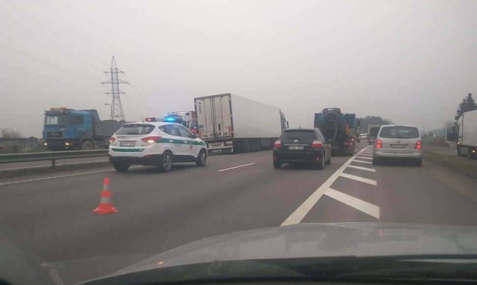 Sunkvežimio avarija Kauno aplinkkelyje