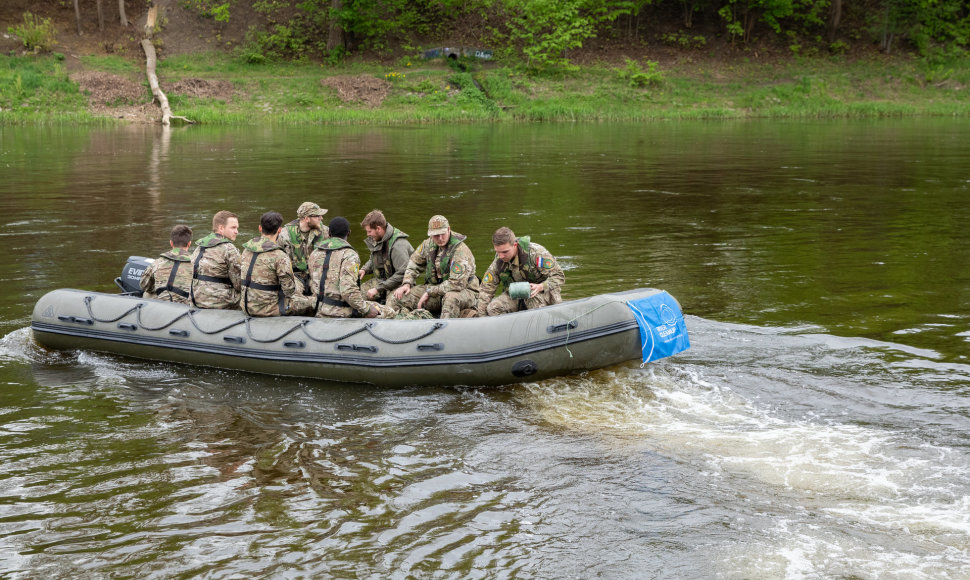 NATO kariai iš Nyderlandų Neryje ieškojo užterštų vietų