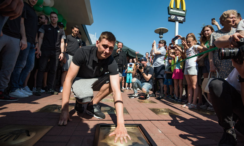 E.Ulanovas paliko delno įspaudą „McDonald‘s žvaigždžių alėjoje“ 