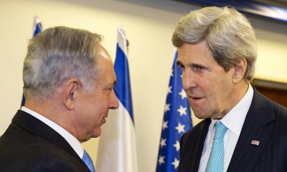 Izraelio premjeras Benjaminas Netanyahu ir JAV valstybės sekretorius Johnas Kerry