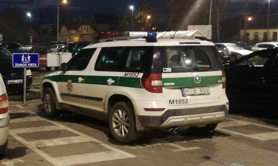 Lietuvos policijos pareigūnų automobilis