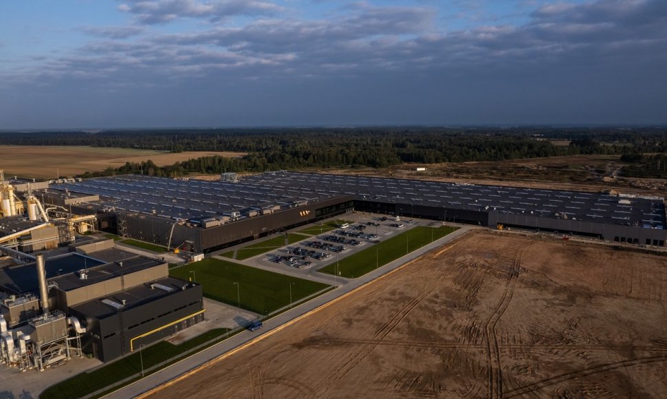 VMG grupė Akmenės LEZ pradėjo baldų gamybą