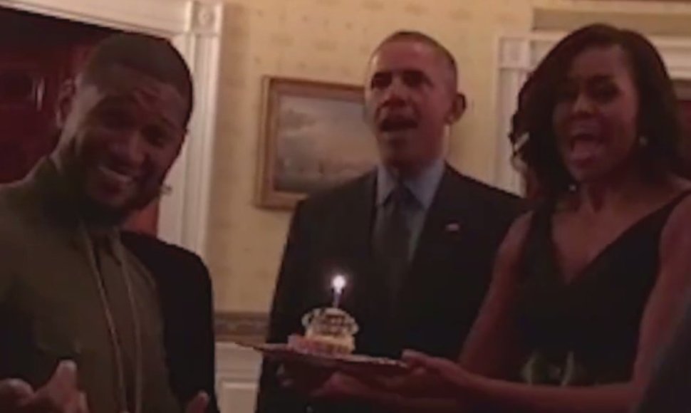 Barackas ir Michelle Obamos sveikina Usherį su gimtadieniu