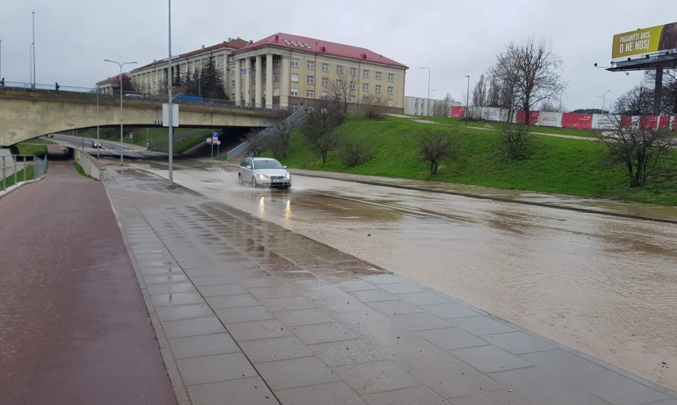 Vilnius, patvinusi Upės gatvė