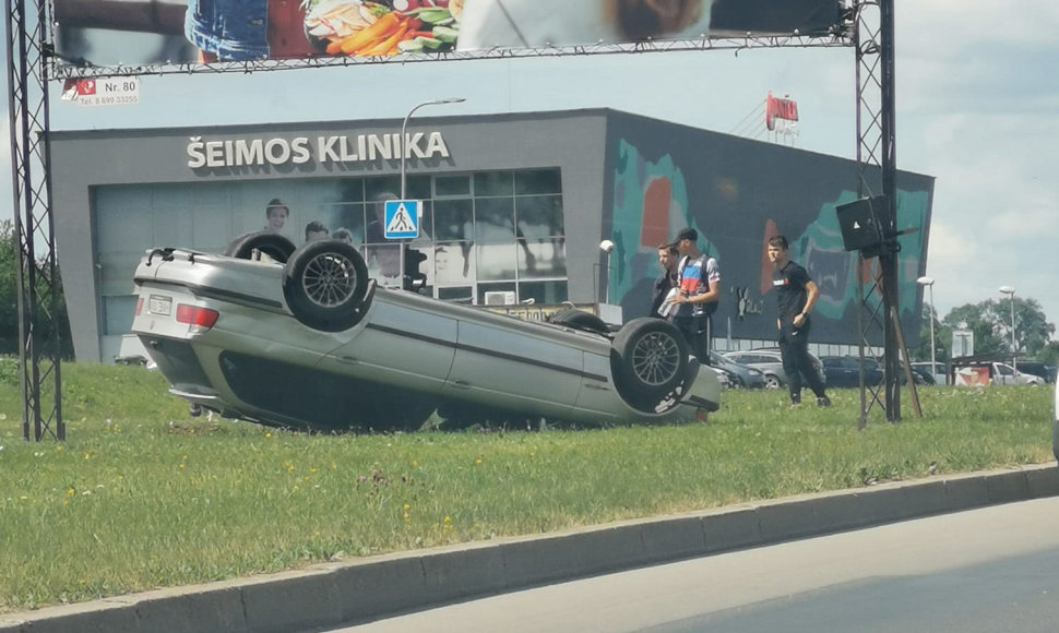 Apvirtęs BMW