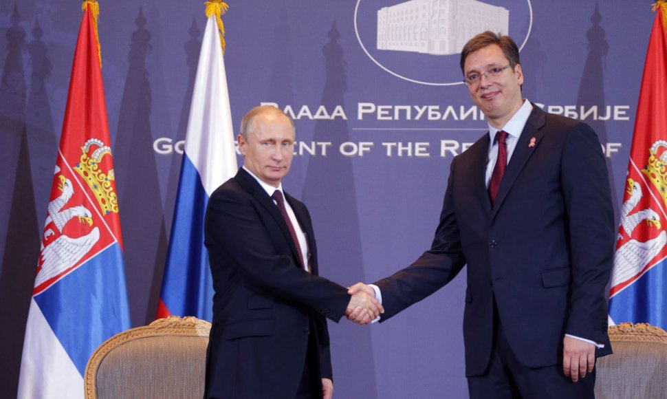 Vladimiras Putinas su Serbijos premjeru Aleksandaru Vuciciumi