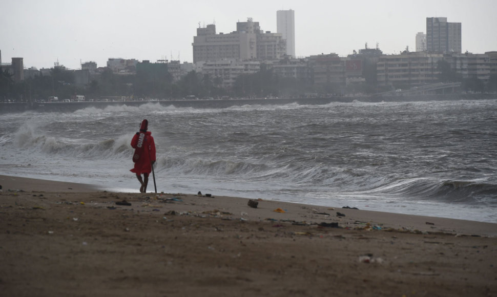 Indija ruošiasi jau antram grėsmingam šių metų ciklonui Vayu