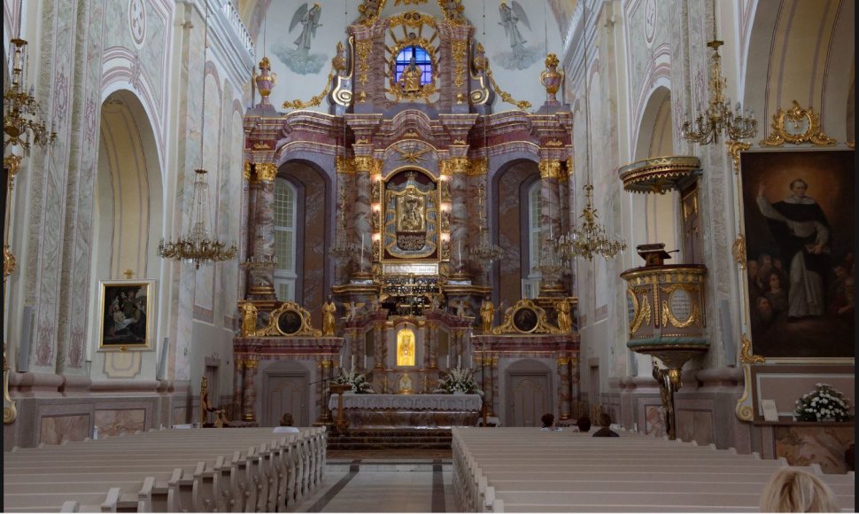 Agluonos bažnyčios altorius