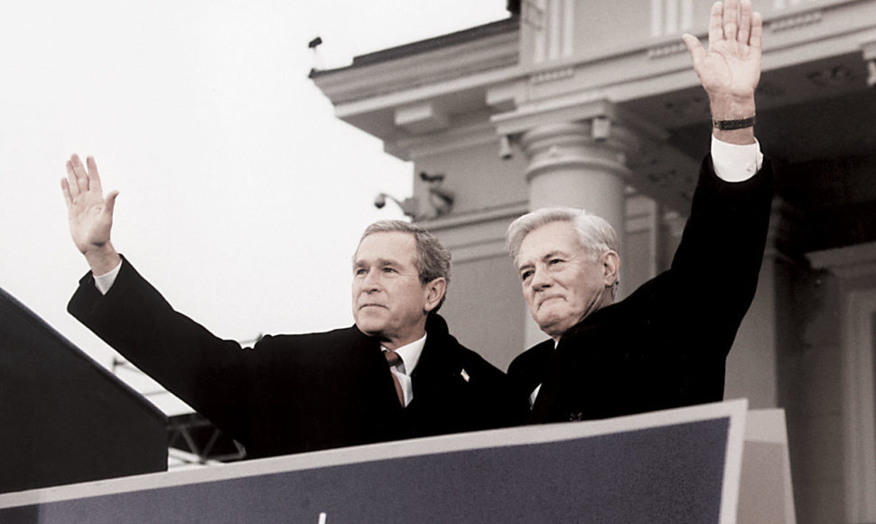 George’as Bushas ir Valdas Adamkus