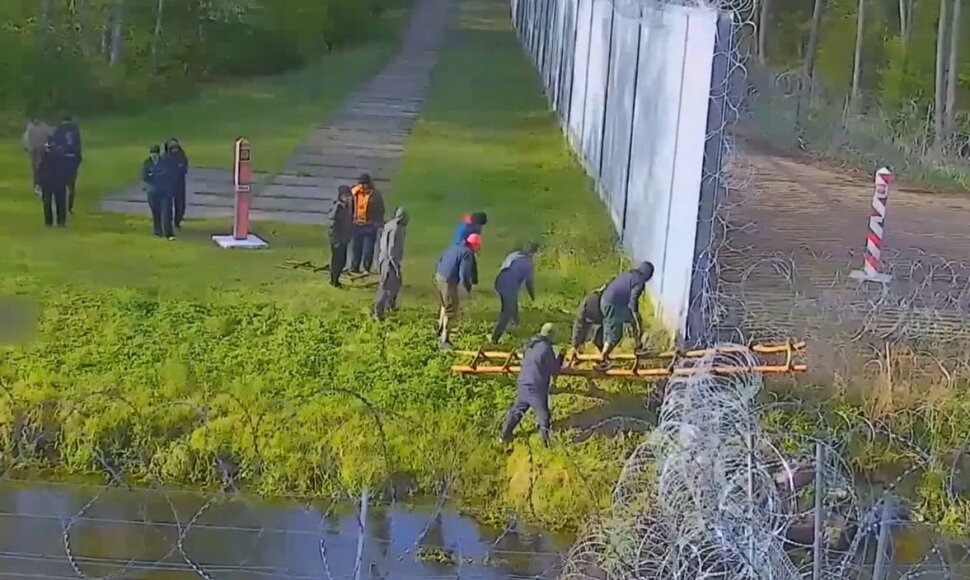 Migrantai bando patekti į Lenkiją