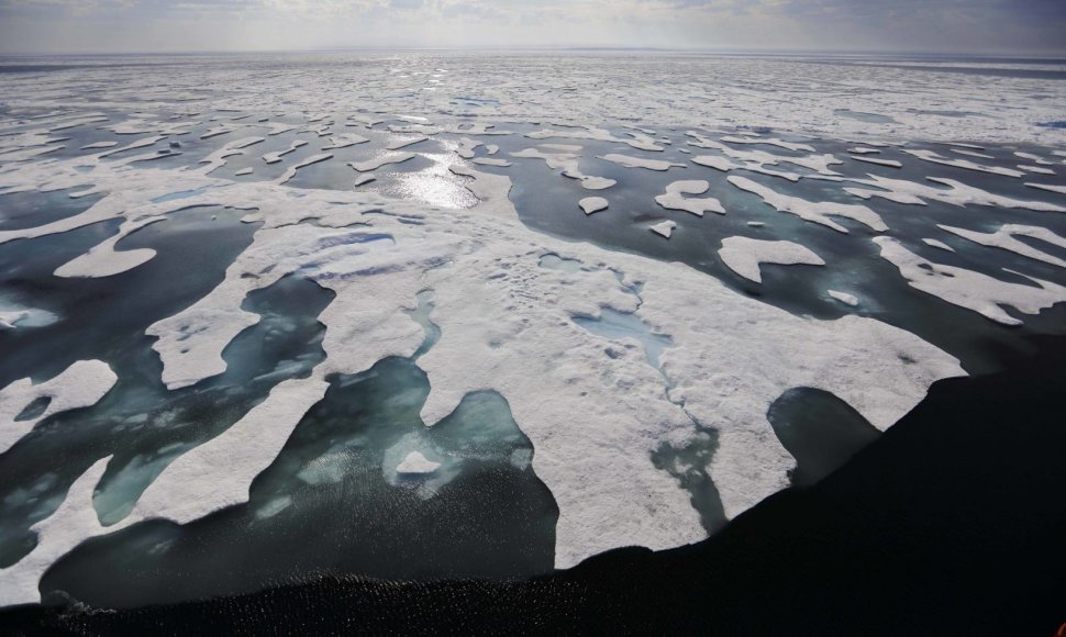 Arkties tirpstančio ledo peizažai