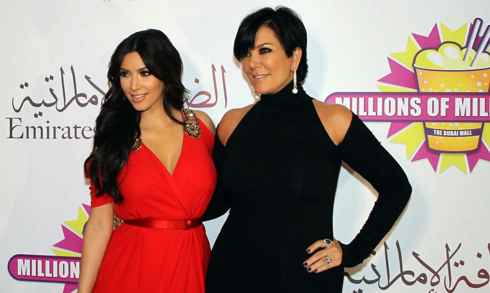 Realybės šou žvaigždė Kim Kardashian su mama Kris Jenner