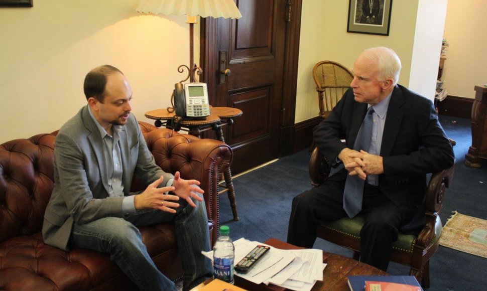 Johnas McCainas Vašingtone susitiko su Vladimiru Kara-Murza
