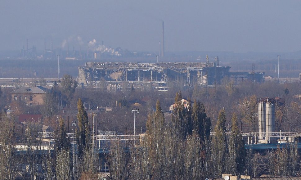 Donecko oro uosto terminalas beveik visiškai sugriautas.