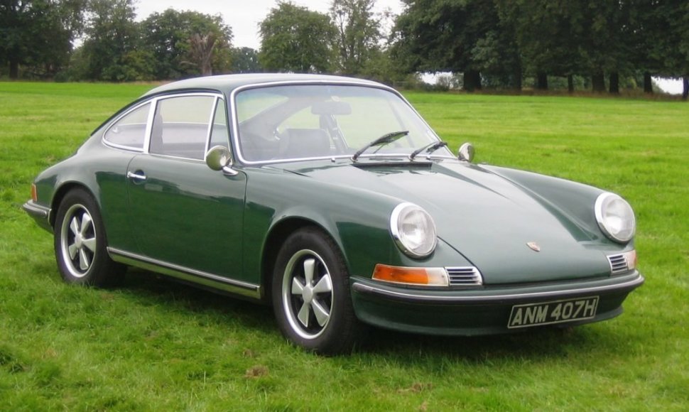 1970-ųjų Porsche 911 – atkreipkite dėmesį, kad šioje pusėje nėra degalų bako užpildymo angos. (Charles01, Wikimedia(CC BY-SA 3.0)