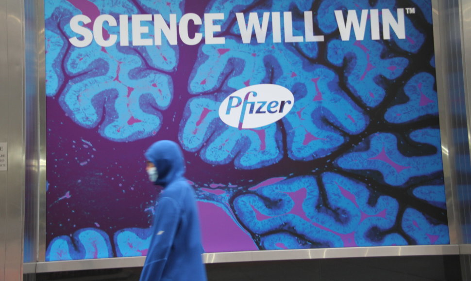 „Pfizer“ logotipas ir užrašas „Mokslas nugalės“