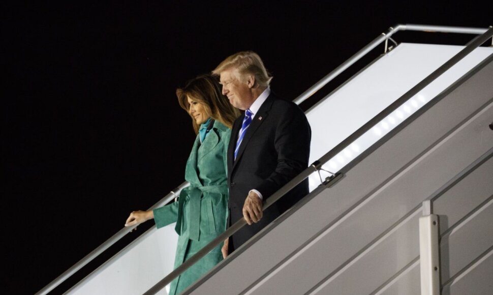 Donaldo Trumpo lėktuvas nusileido Lenkijoje