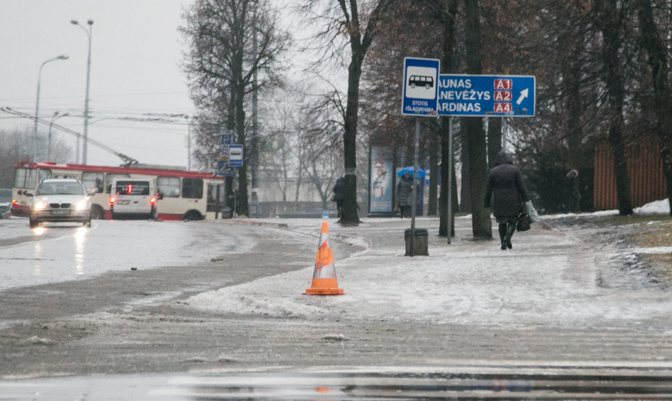 Vilniuje ketvirtadienio rytą labai slidu