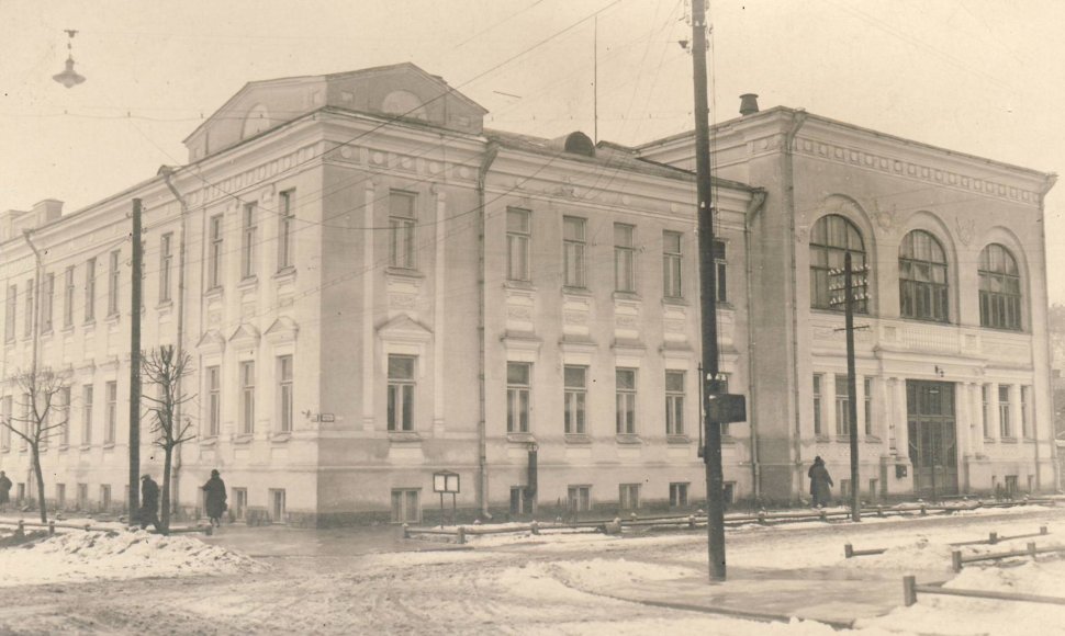 1922 m. ikurtas Lietuvos universitetas. Nuotraukoje – LU I rumai, dabar – KTU SHMMF