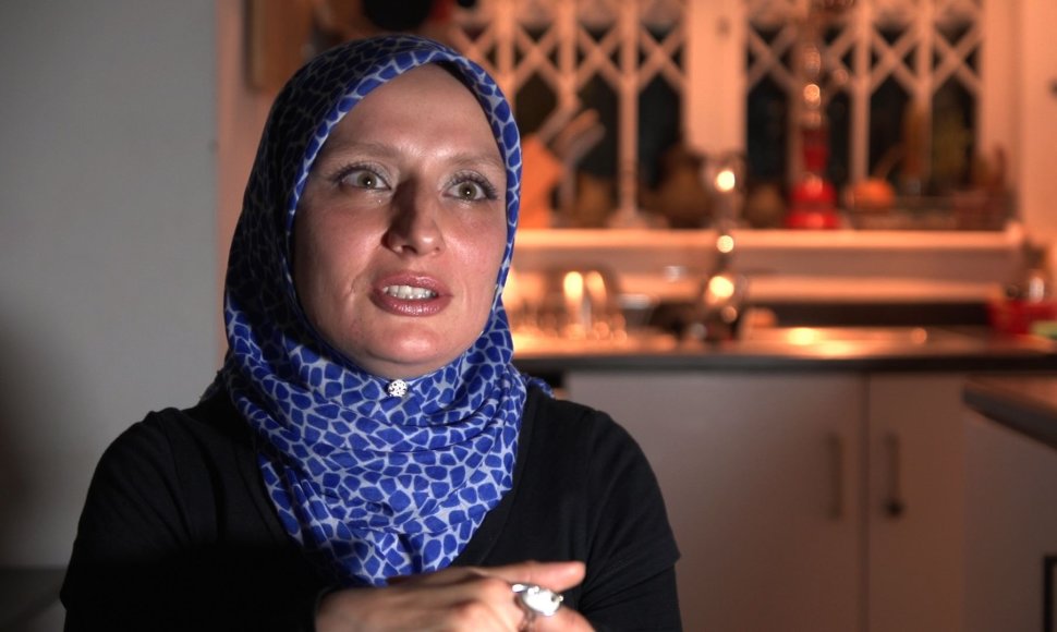 Londono lietuvė buvo priversta įsisprausti į musulmonišką hidžabą