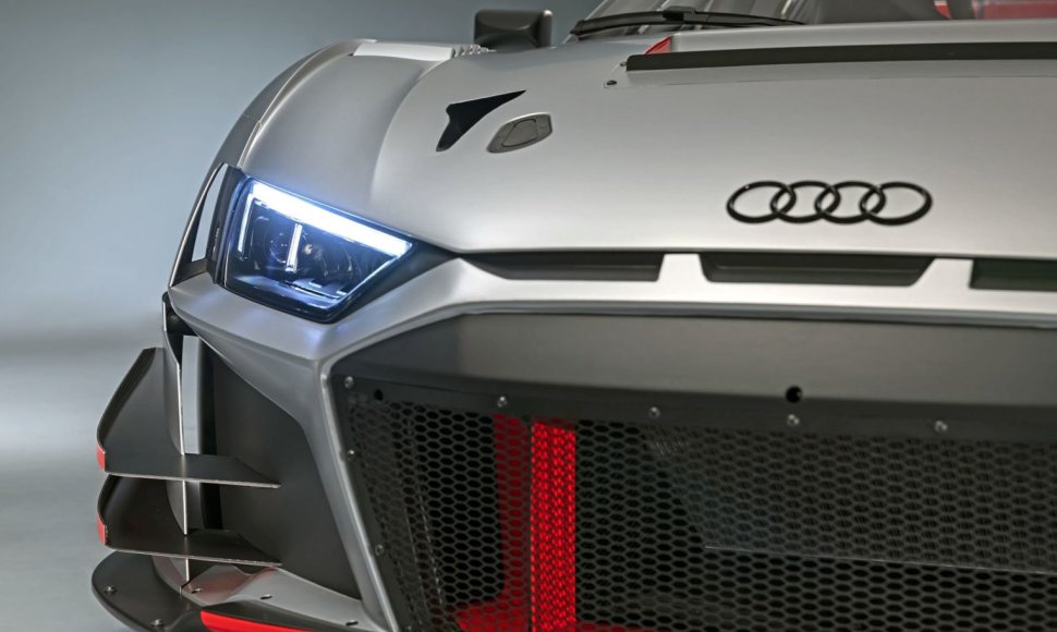 Paryžiuje demonstruojamas „Audi R8 LMS“