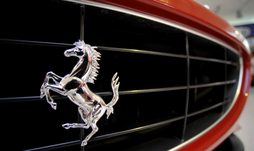 Išrinko geriausius „Ferrari“, turinčius V8 variklius