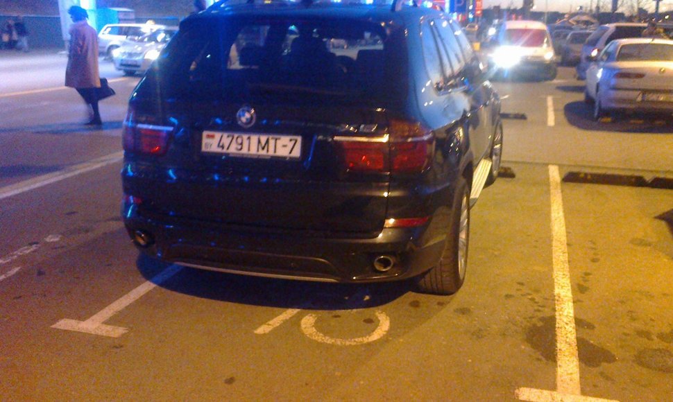 BMW X5 prie PC „Akropolis“