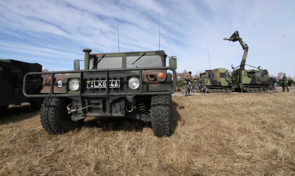 Šiaulių kariniame aerodrome bėgo per 3000 bėgikų