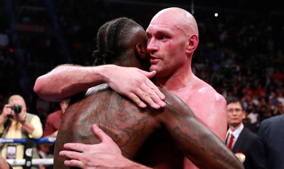 Tysonas Fury ir Deontay Wilderis kovojo ringe –  mačas baigėsi lygosiomis.