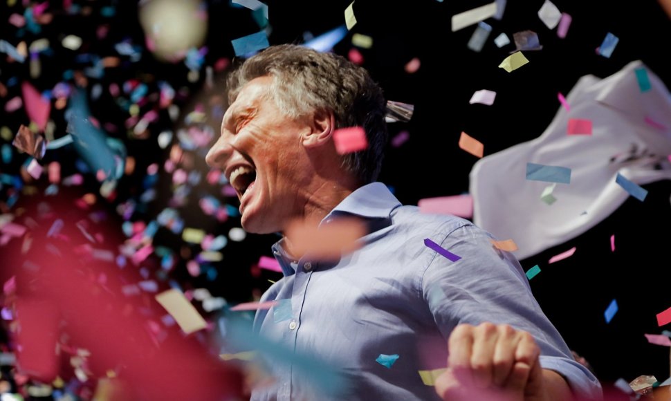 Naujasis Argentinos prezidentas Mauricio Macri švenčia pergalę