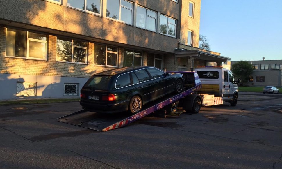 Iš avarijos pasišalinusio vairuotojo BMW