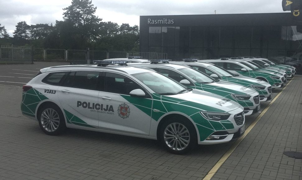 Naujieji policijos „Opel Insignia“