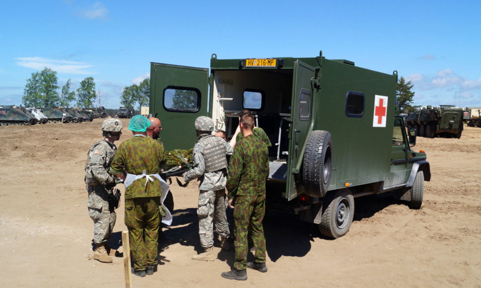 Karo medicinos tarnybos kariai dalyvauja pratybose „Geležinis vilkas 2017“