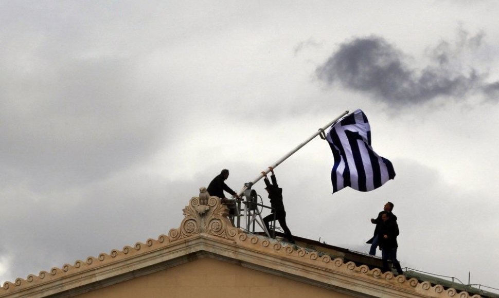 Ant parlamento keliama Graikijos vėliava