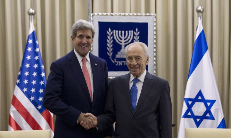 JAV valstybės sekretorius Johnas Kerry susitiko su Izraelio premjeru Benjaminu Netanyahu