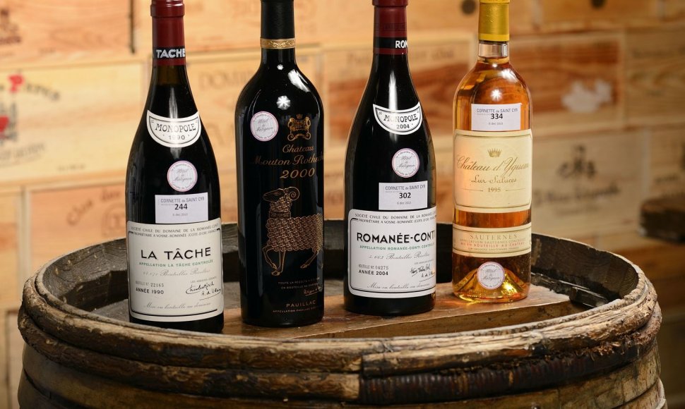 Vyno buteliai iš Prancūzijos premjero rūsio. tarp jų – ir „Romanee-Conti 2004“