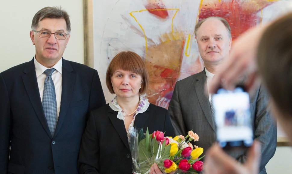 Penkioms geriausioms Lietuvos 2013 metų mokytojoms įteiktos premijos