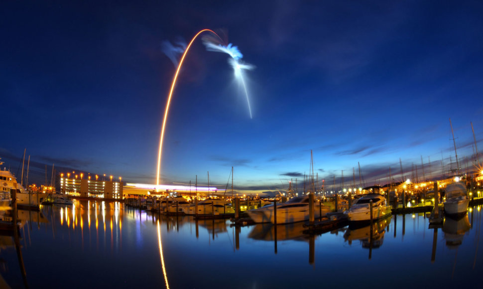 „SpaceX“ raketa gabena į TKS išmanų robotą ir stiprios kavos