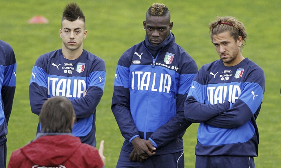  Stephanas El Shaarawy, Mario Balotelli ir Alessio Cersi klauso Antonio Conte nurodymų