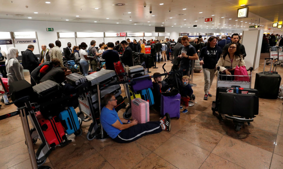 Dėl oro uosto darbuotojų streiko Briuselyje įstrigo dešimtys tūkstančių keleivių