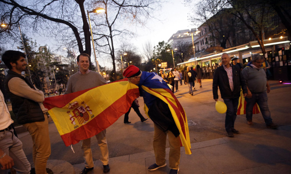 Tūkstančiai katalonų separatistų šeštadienį išėjo į Madrido gatves.
