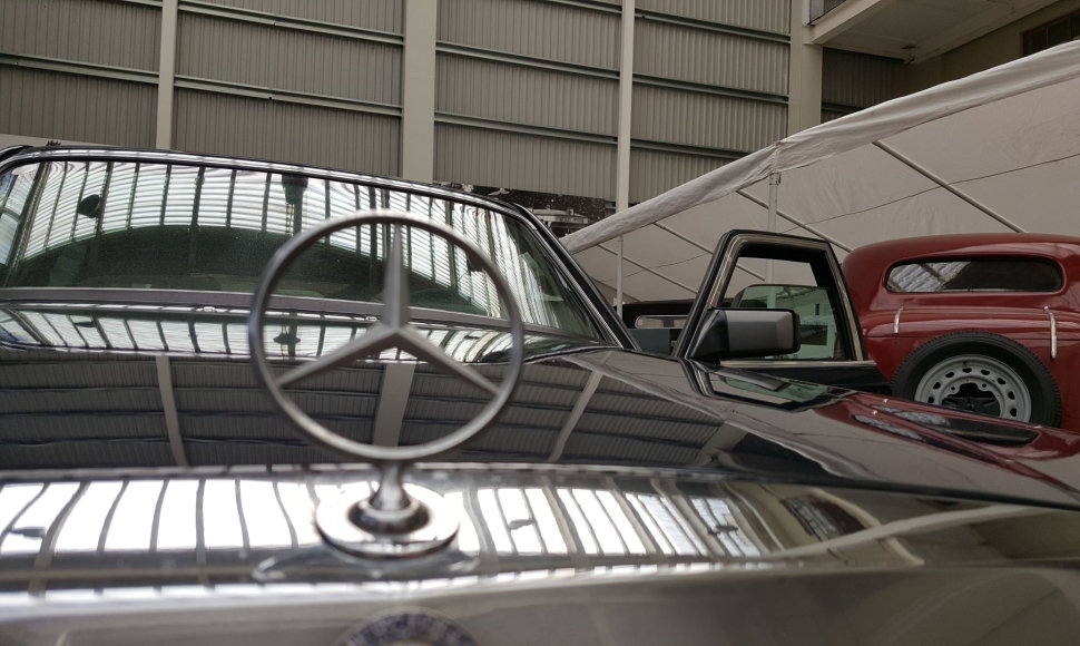 Šarvuotas Vytautą Landsbergį vežiojęs „Mercedes Benz 560 SEL“