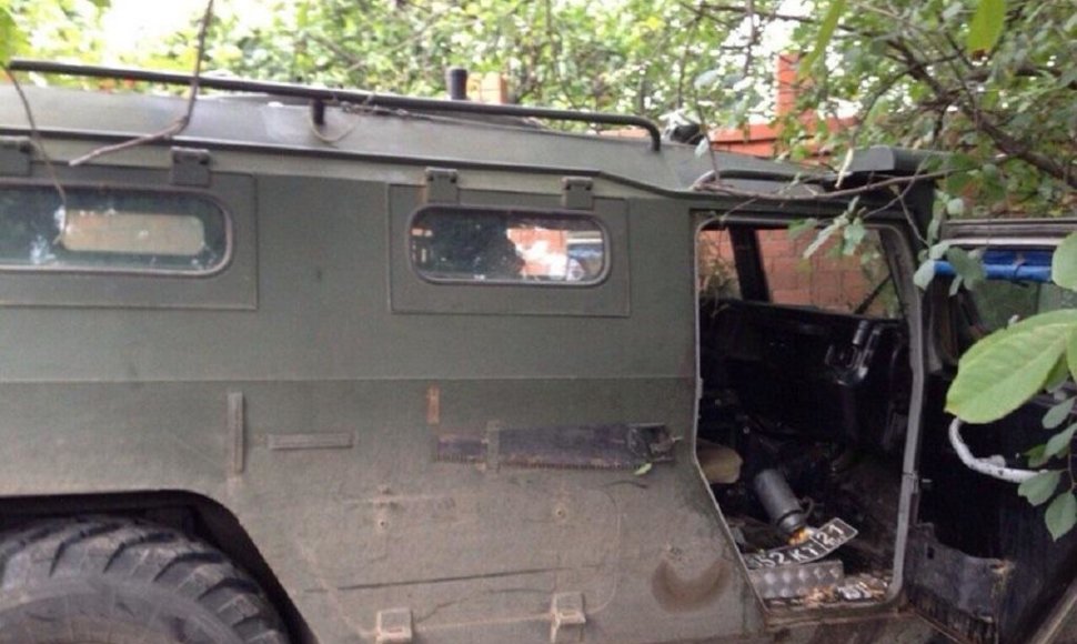 Rusų kariai su karine mašine „Tigr“ siautėjo Rostove prie Dono