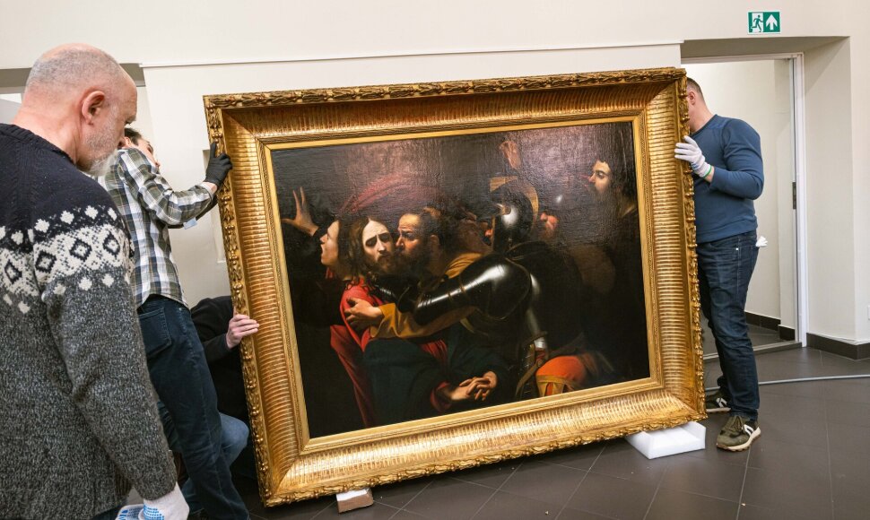 Caravaggio priskiriamo &scaron;edevro &bdquo;Kristaus suėmimas&ldquo; i&scaron;pakavimas LNDM Prano Gudyno restauravimo centre