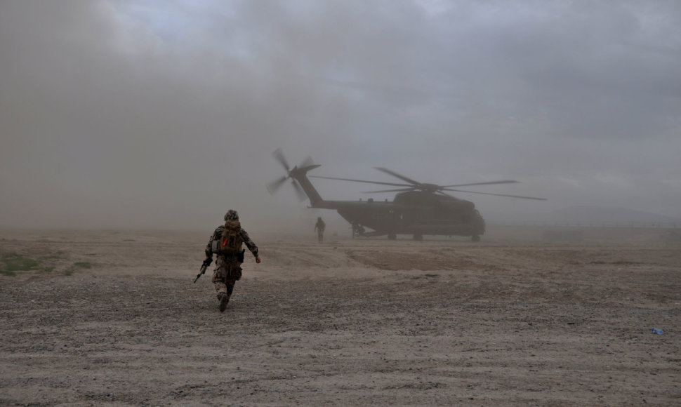 Afganistane leisdamasis sudužo JAV karinis sraigtasparnis