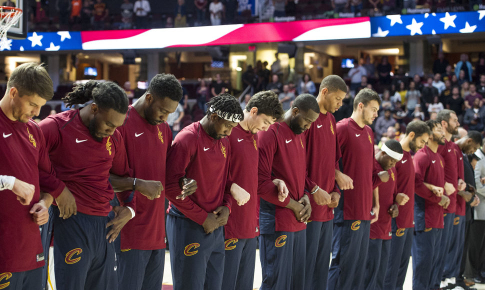 „Cleveland Cavaliers“ komanda NBA ikisezoninėse rungtynėse nusileido „Atlanta Hawks“ klubui.