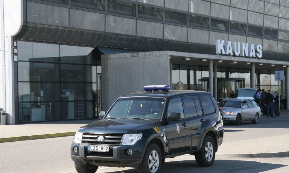 VSAT pareigūnai Kauno oro uoste