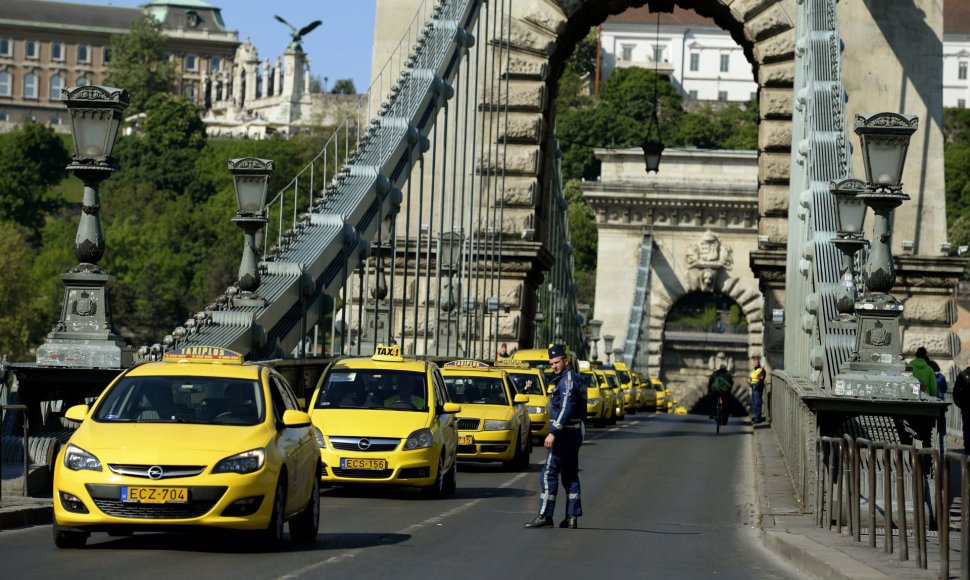 Budapešte vykusi taksi vairuotojų demonstracija prieš „Uber“ 